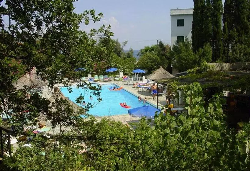 בית מלון כפרי Ipsos Beach