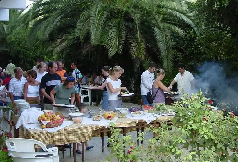 בית מלון כפרי Ipsos Beach