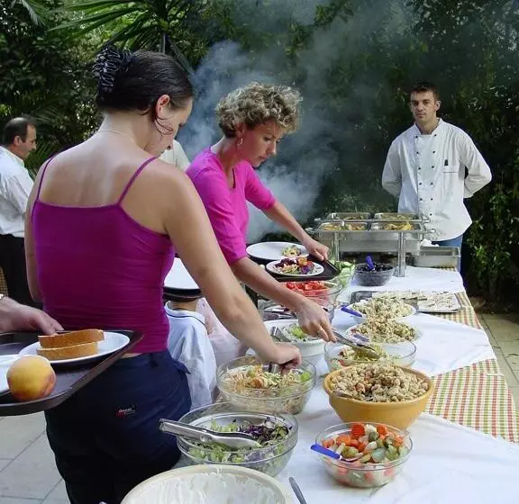 בית מלון כפרי Ipsos Beach