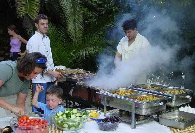 בית מלון כפרי Ipsos Beach