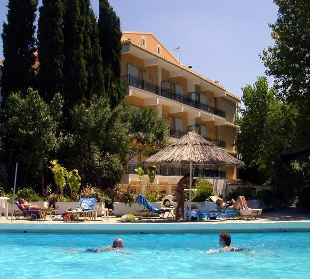 בית מלון כפרי Ipsos Beach