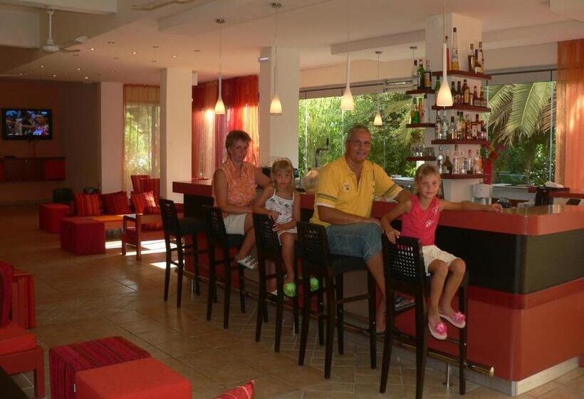 בית מלון כפרי Ipsos Beach