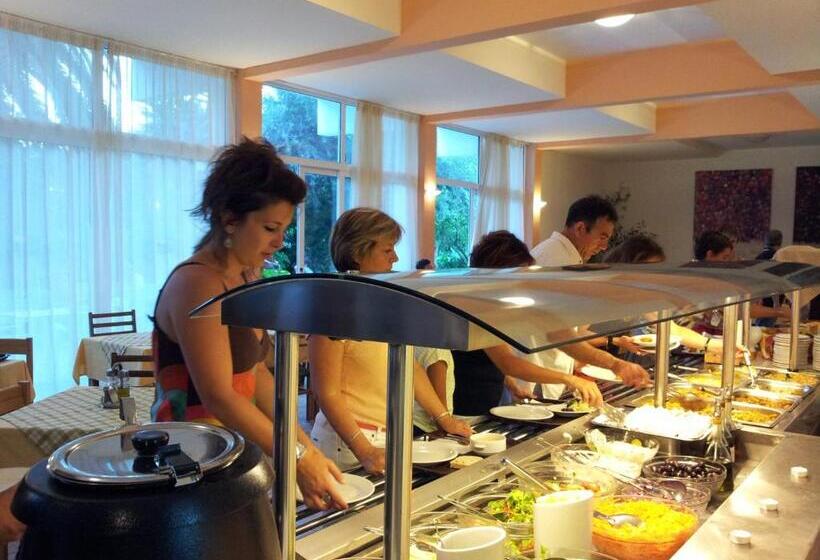 בית מלון כפרי Ipsos Beach