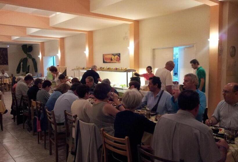 בית מלון כפרי Ipsos Beach