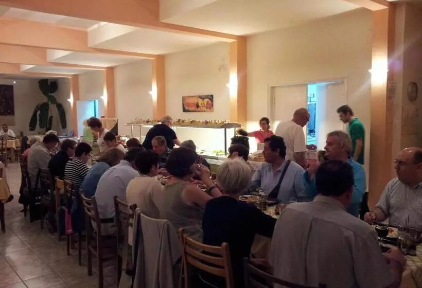 בית מלון כפרי Ipsos Beach