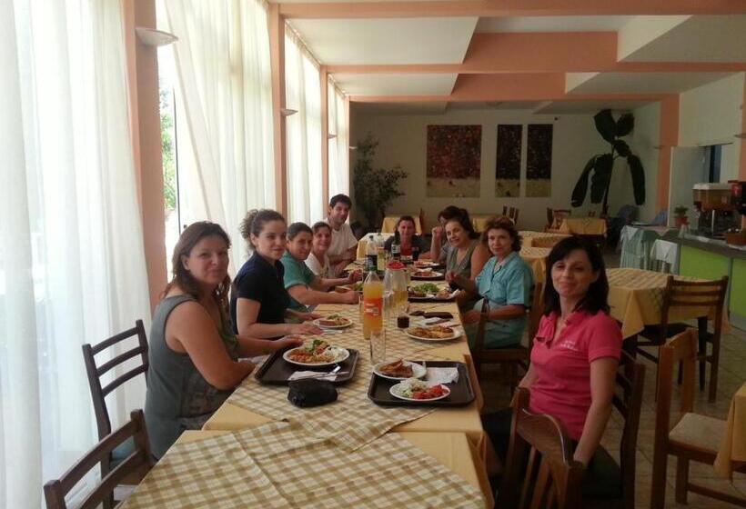 בית מלון כפרי Ipsos Beach