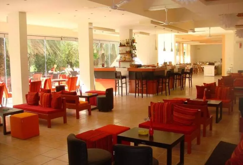 בית מלון כפרי Ipsos Beach