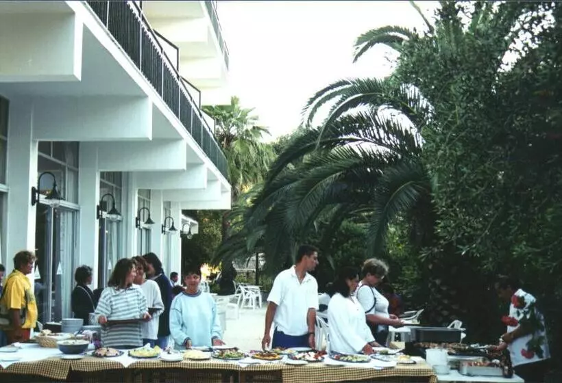 בית מלון כפרי Ipsos Beach