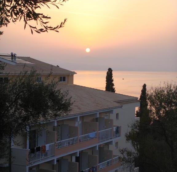 בית מלון כפרי Ipsos Beach