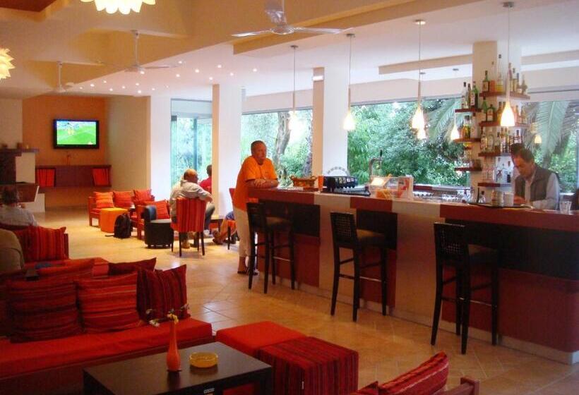 בית מלון כפרי Ipsos Beach