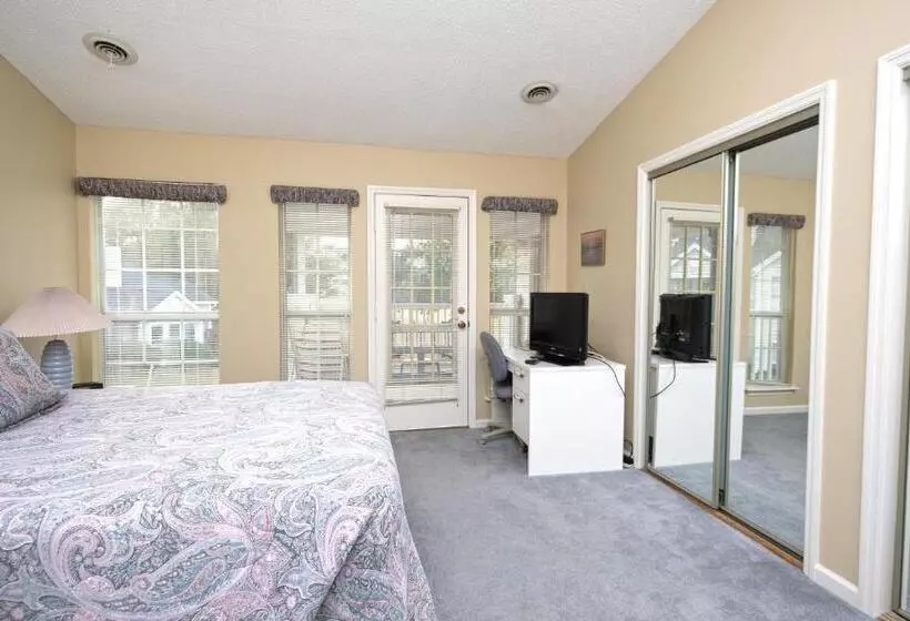 בית מלון כפרי Litchfield Beach & Golf Resort