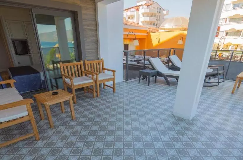 هتل Marmaris Beach