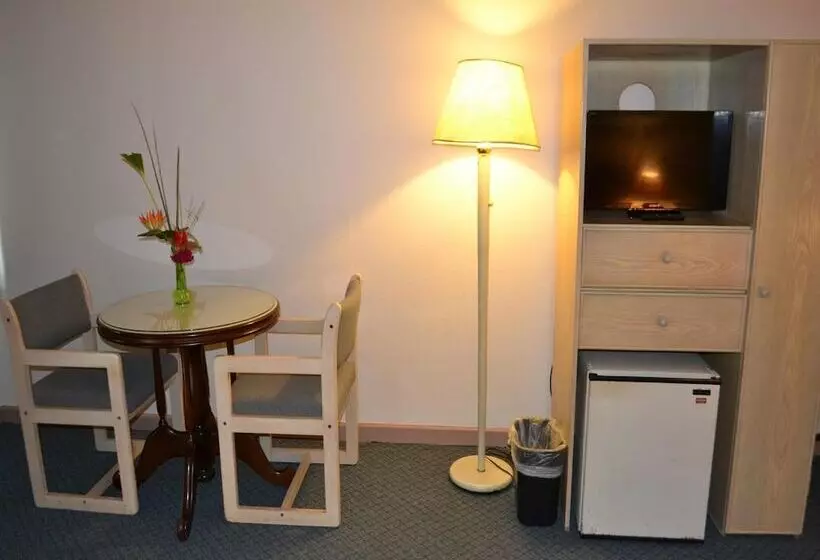 هتل West Plaza Desekel