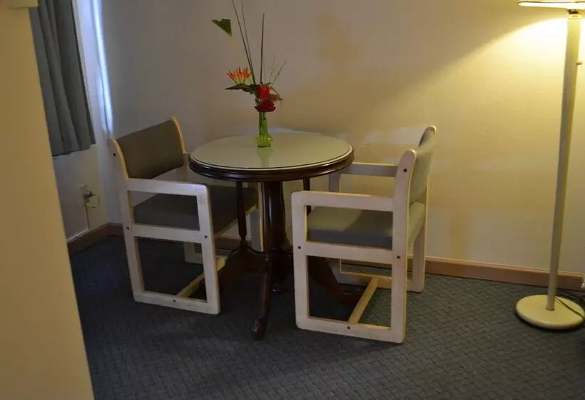 هتل West Plaza Desekel