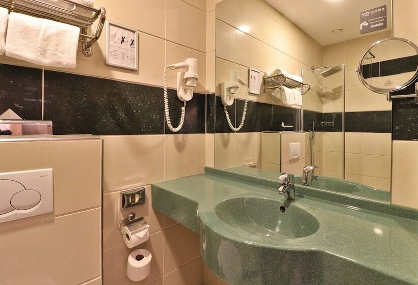 Xo Hotels Blue Square