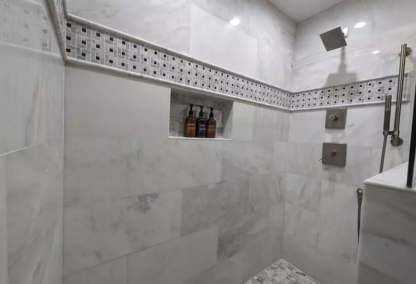 Hotelli Colony Suite