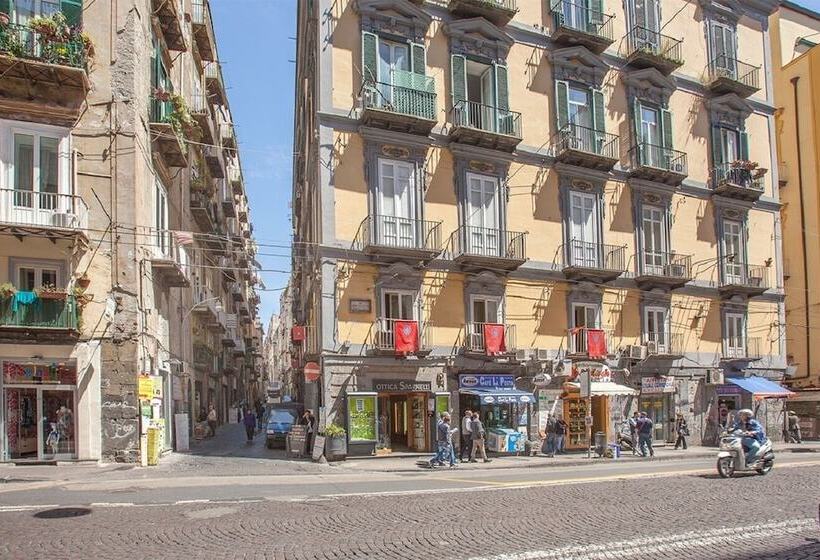 هتل B&b L Alloggio Dei Vassalli