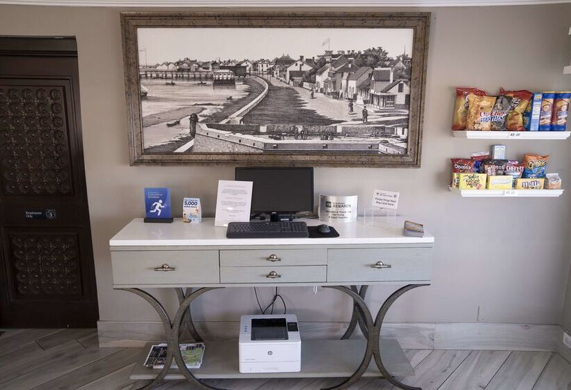 בית מלון כפרי Best Western Historic Bayfront