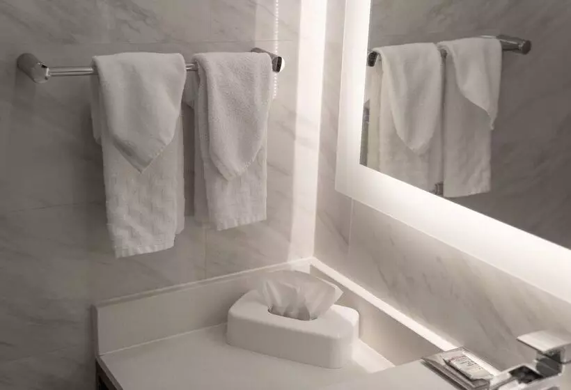 هتل Best Western Historic Bayfront