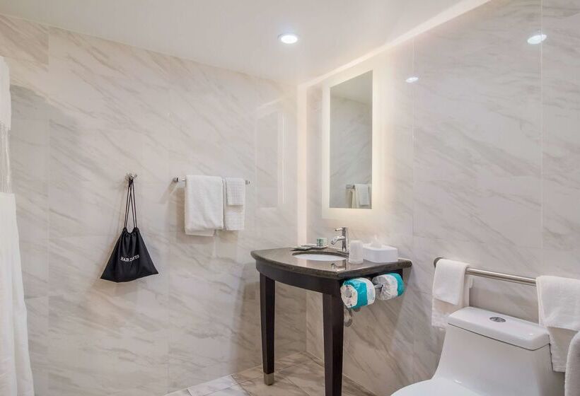 בית מלון כפרי Best Western Historic Bayfront