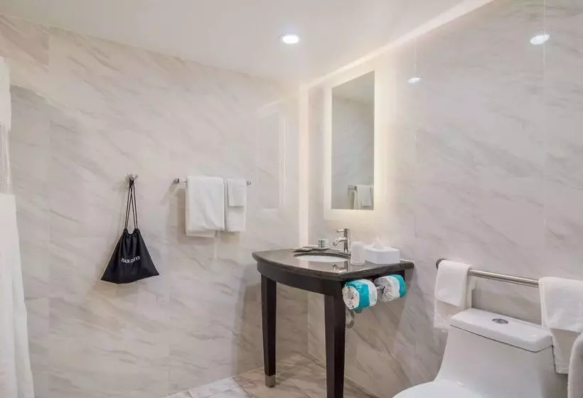 هتل Best Western Historic Bayfront