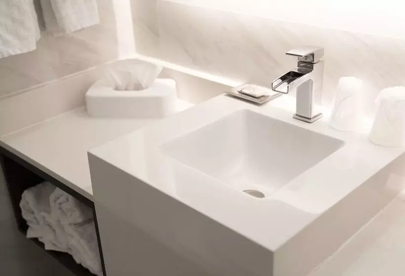 هتل Best Western Historic Bayfront