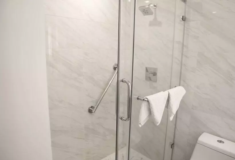 هتل Best Western Historic Bayfront