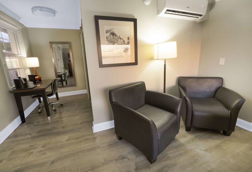 בית מלון כפרי Best Western Historic Bayfront