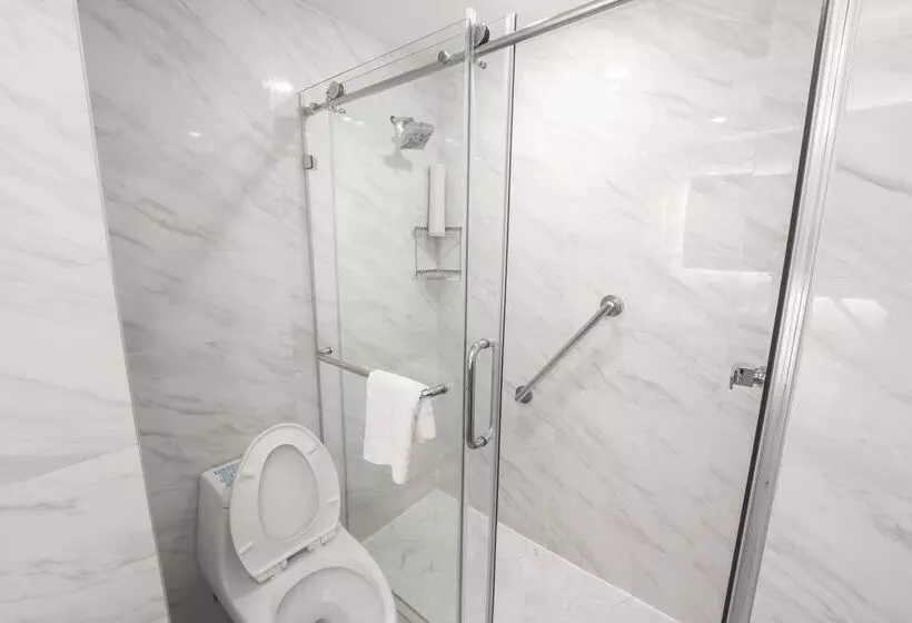 هتل Best Western Historic Bayfront