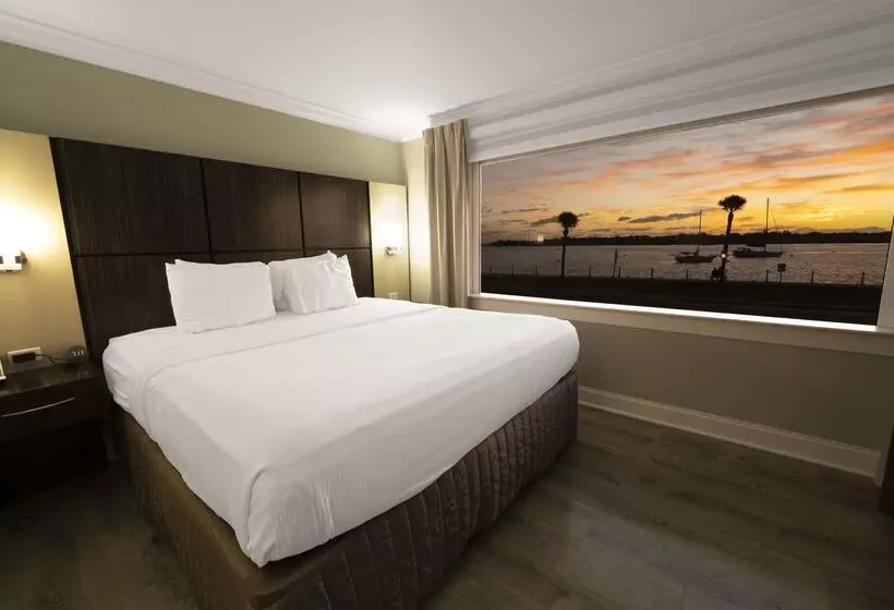 هتل Best Western Historic Bayfront