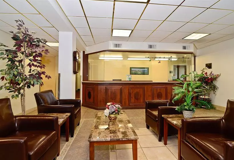 ホテル Americas Best Value Inn Louisville