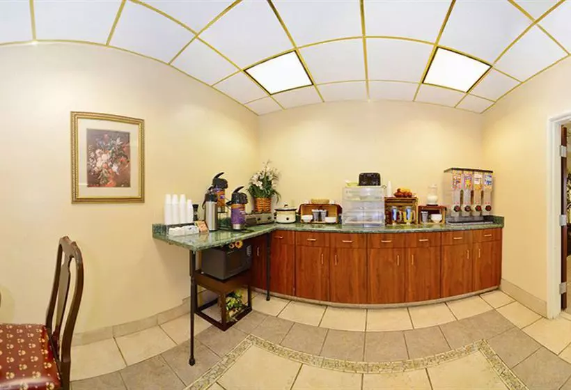 ホテル Americas Best Value Inn Louisville