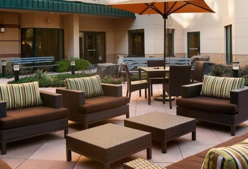 فندق Courtyard By Marriott Jersey City Newport