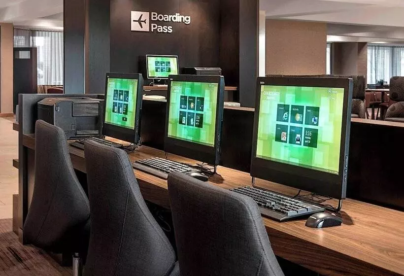 فندق Courtyard By Marriott Jersey City Newport