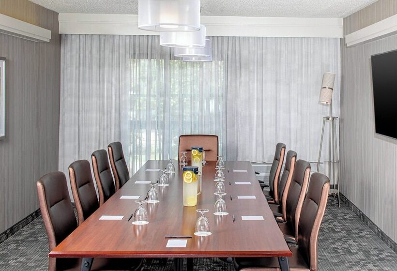 فندق Courtyard By Marriott Jersey City Newport