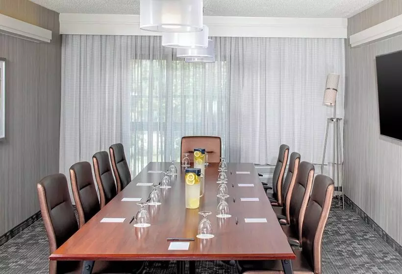 فندق Courtyard By Marriott Jersey City Newport