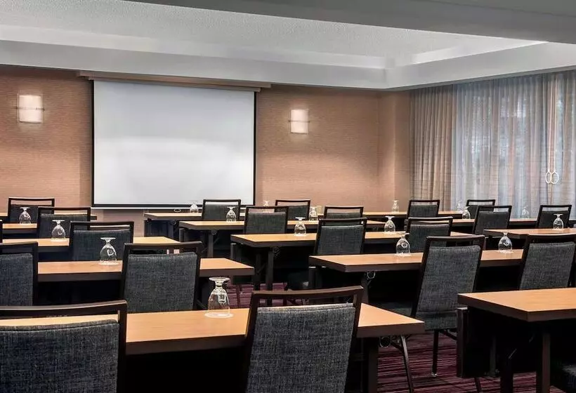 فندق Courtyard By Marriott Jersey City Newport