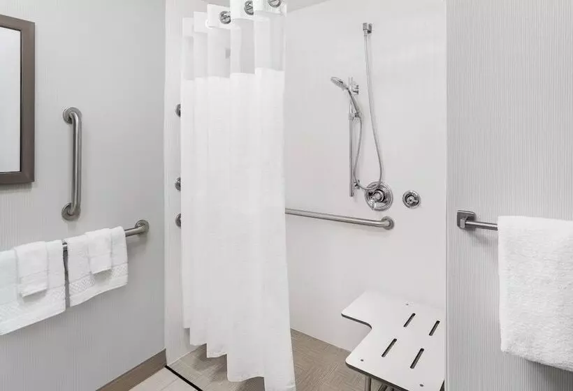 فندق Courtyard By Marriott Jersey City Newport