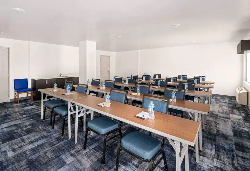 ホテル La Quinta Inn By Wyndham Columbus Dublin