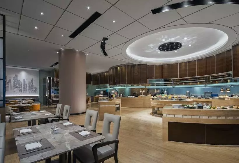 Отель Sheraton Shanghai Pudong Riverside