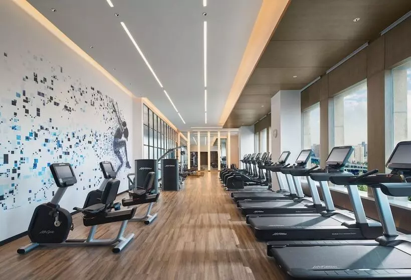 Отель Sheraton Shanghai Pudong Riverside