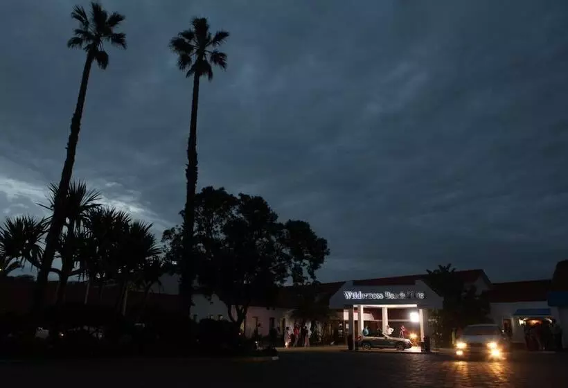 Отель Wilderness Beach