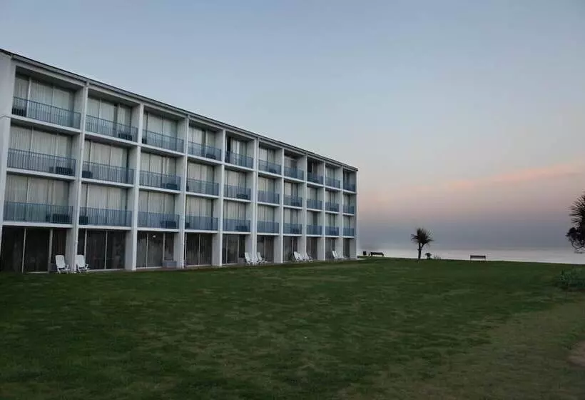 Отель Wilderness Beach