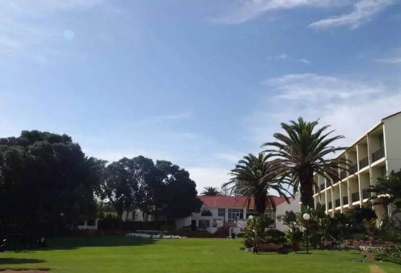 Отель Wilderness Beach