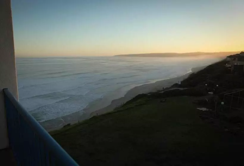 Отель Wilderness Beach