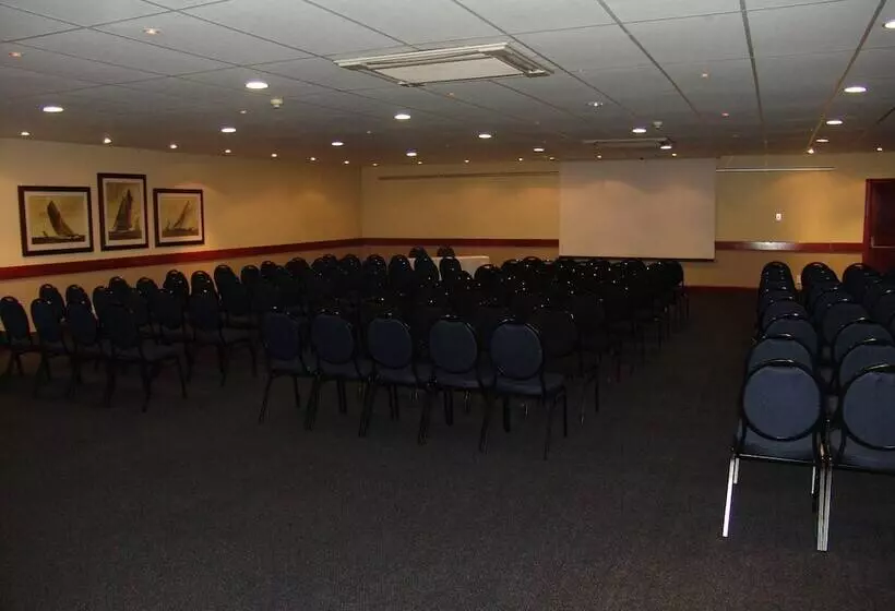 Отель Wilderness Beach