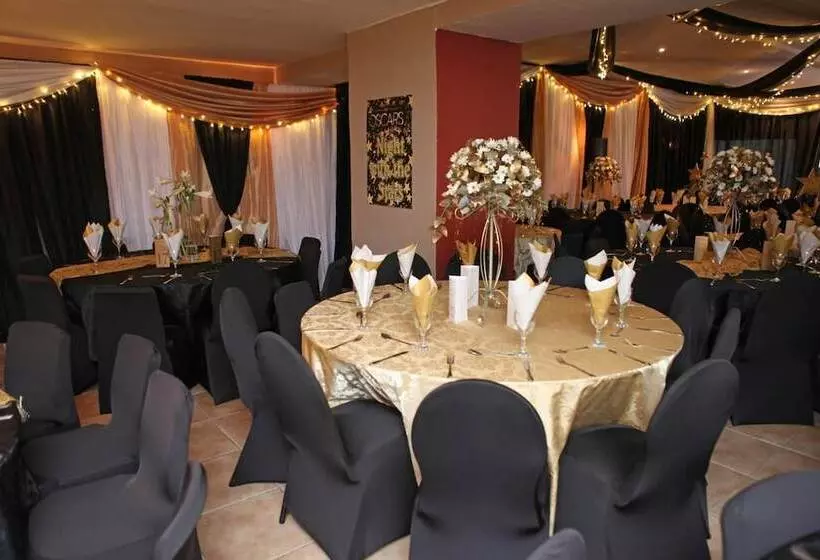 Отель Wilderness Beach