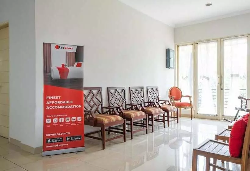 Majatalo Reddoorz Near Siloam Karawaci 3