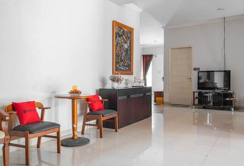 بنسيون Reddoorz Near Siloam Karawaci 3