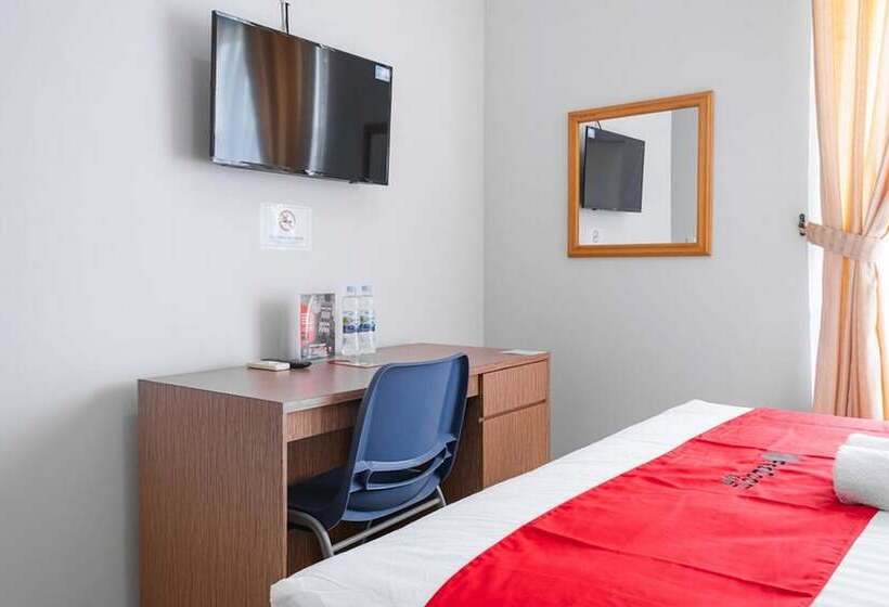 بنسيون Reddoorz Near Siloam Karawaci 3
